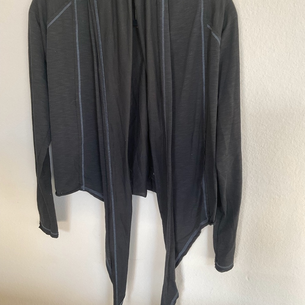 Wrap too in black, very versatile